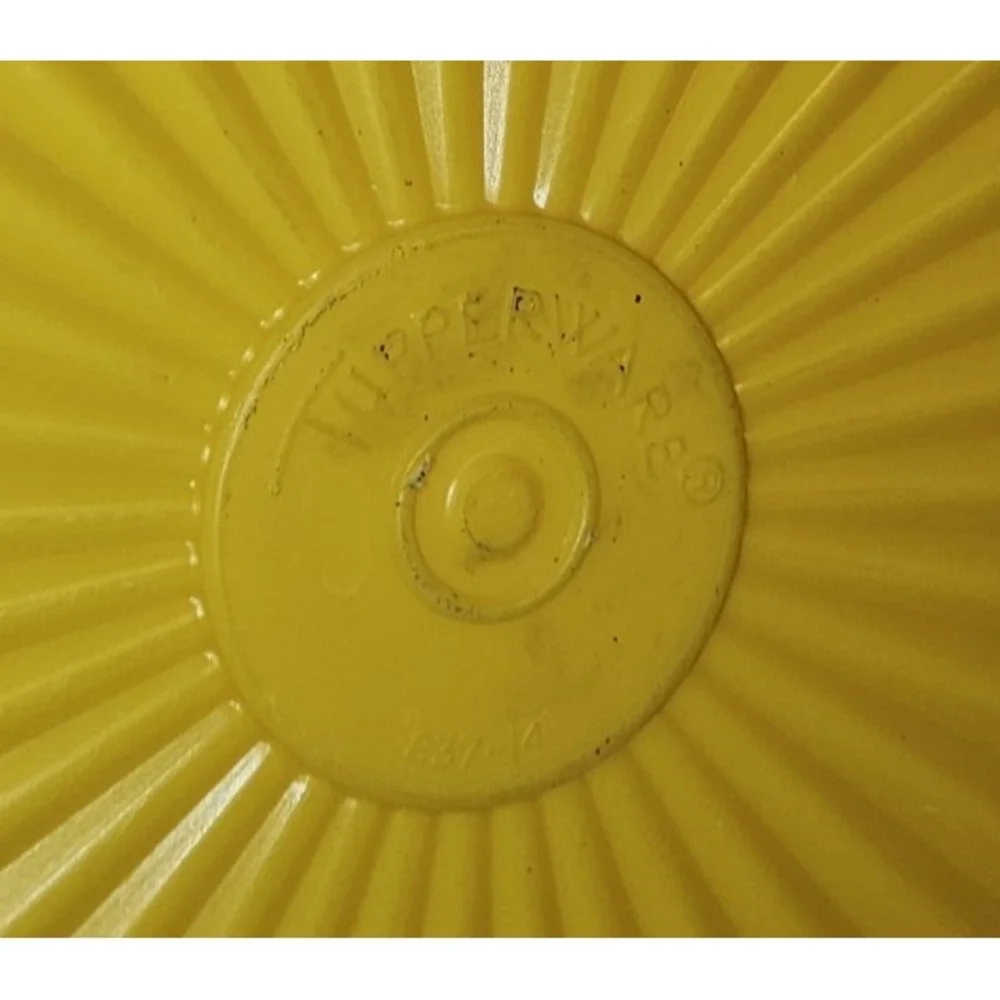 Vintage Tupperware Large 10 Cup 2.4L Servalier Bowl White with Yellow Lid Stains